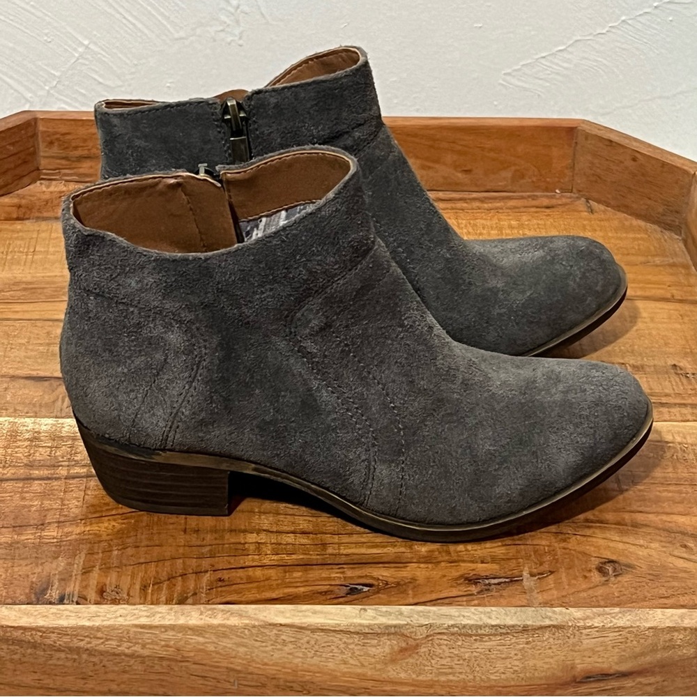 Lucky Brand Benissa Distressed Ankle Booties Gray Suede Boots Sz 6